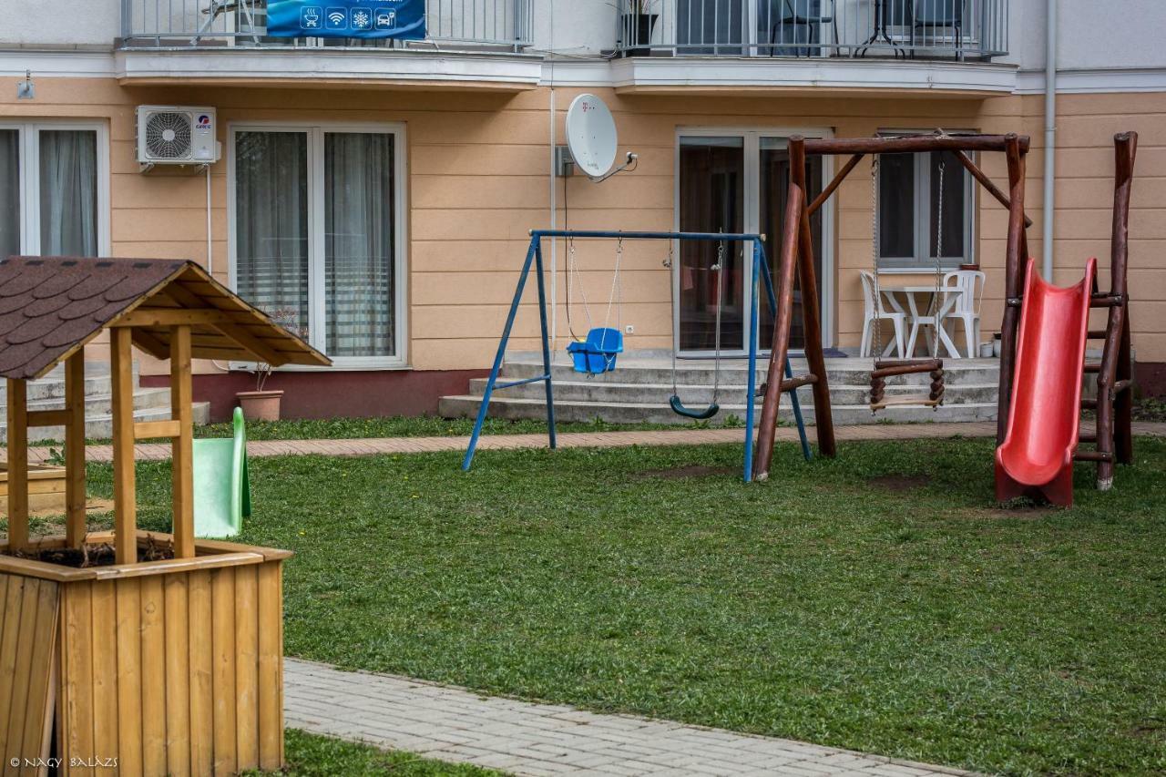 Ikon Apartman Hajduszoboszlo Exterior photo